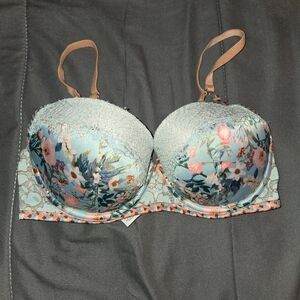 Victoria's Secret 32d Floral